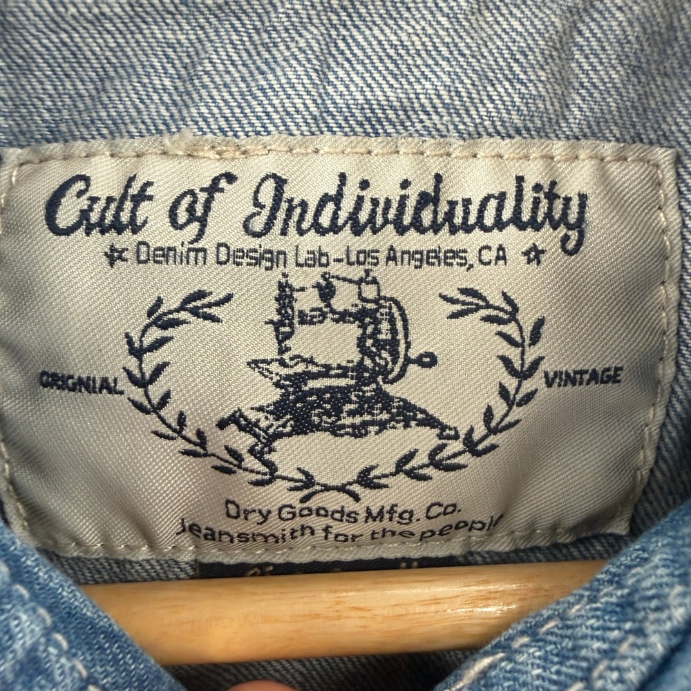 Cult of Individuality Shirt Women M Blue Denim Distressed Western Pearl Snap - Picture 7 of 10